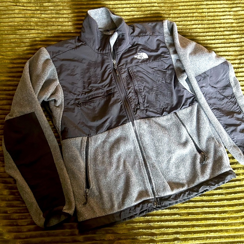 Northface black/grey men’s medium fleece  zip up !